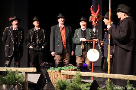 Ples in glasba izpod kamniških planin v izvedbi Folklorne skupine Kamnik in njihovih prijateljev  (49)